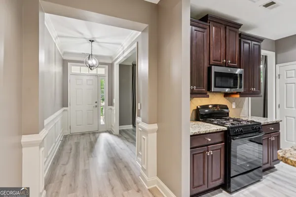 Property Slideshow image 3 of 48 | 328 shade tree cir, Woodstock, GA, 30188