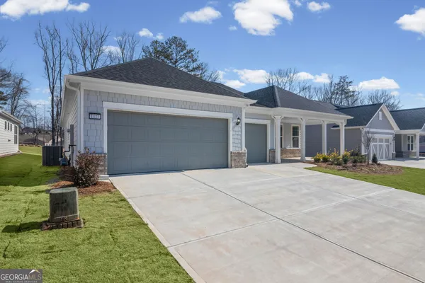 Property Slideshow image 3 of 84 | 1423 wild cherry ct na, Griffin, GA, 30223