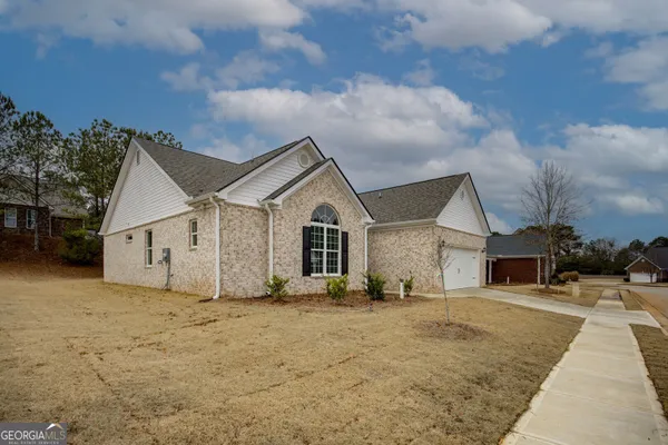 Property Slideshow image 2 of 40 | 853 crossroads ct, Social Circle, GA, 30025
