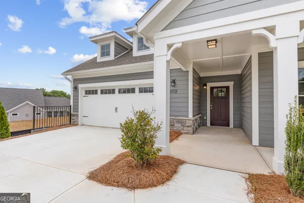 Property Slideshow image 2 of 20 | 3347 fishpond cir 123, Dacula, GA, 30019