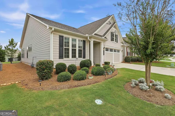 Property Slideshow image 3 of 52 | 330 chestnut oak dr, Peachtree City, GA, 30269