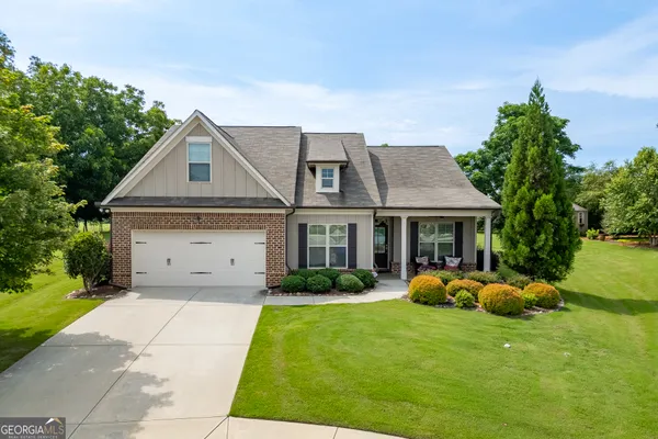 Property Slideshow image 2 of 73 | 820 lakeview bend cir, Jefferson, GA, 30549