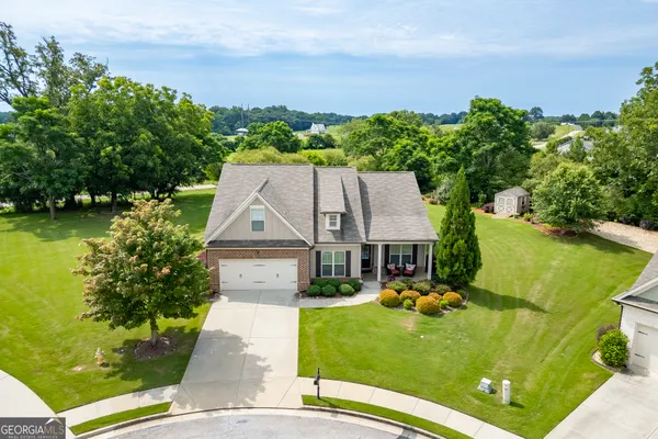 Property Slideshow image 3 of 73 | 820 lakeview bend cir, Jefferson, GA, 30549