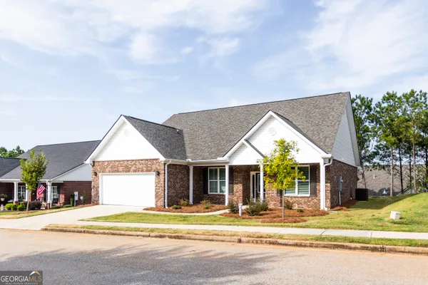 Property Slideshow image 2 of 38 | 210 park place trl, Social Circle, GA, 30025