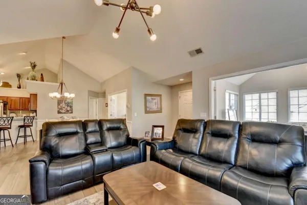 Property Slideshow image 3 of 25 | 1904 sweet apple cir # 1904, Alpharetta, GA, 30004