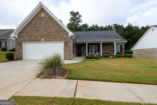 Property Slideshow image 3 of 32 | 215 park place trl, Social Circle, GA, 30025
