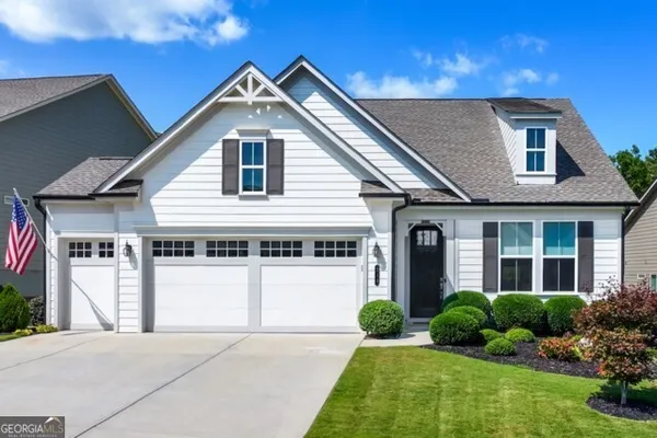 Property Slideshow image 3 of 82 | 215 silver ct # 2, Hoschton, GA, 30548