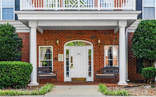 Property Slideshow image 2 of 39 | 524 college rd apt 306, Greensboro, NC, 27410