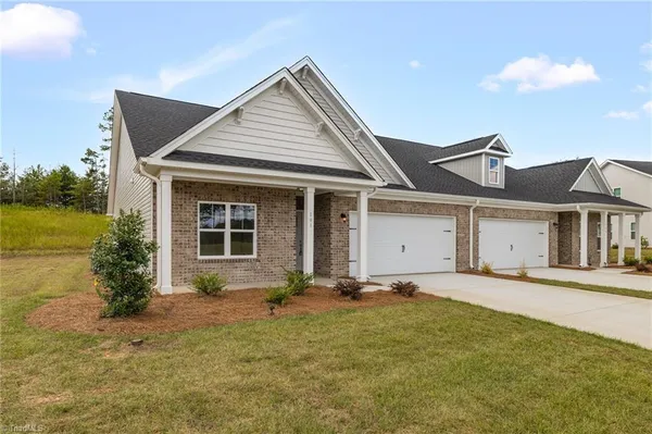 Property Slideshow image 2 of 30 | 201 creekside ter, Clemmons, NC, 27012