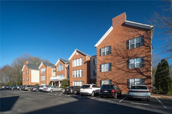 Property Slideshow image 3 of 28 | 524 college rd 307, Greensboro, NC, 27410