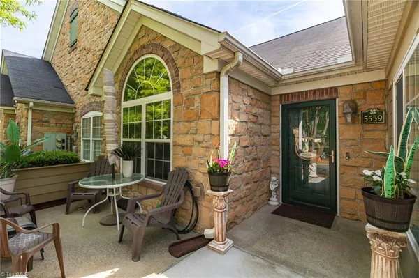 Property Slideshow image 2 of 31 | 5559 prosperity view dr 1, Charlotte, NC, 28269