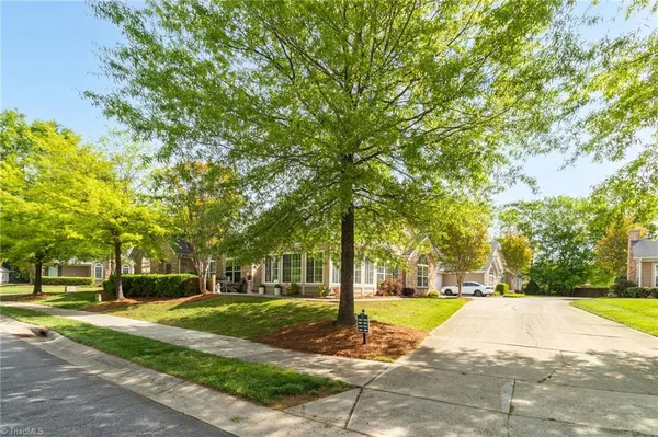 Property Slideshow image 3 of 31 | 5559 prosperity view dr 1, Charlotte, NC, 28269