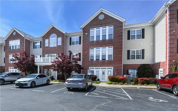 Property Slideshow image 3 of 36 | 522 college rd, Greensboro, NC, 27410