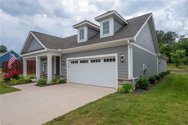 Property Slideshow image 3 of 36 | 424 waterton way, Kernersville, NC, 27284