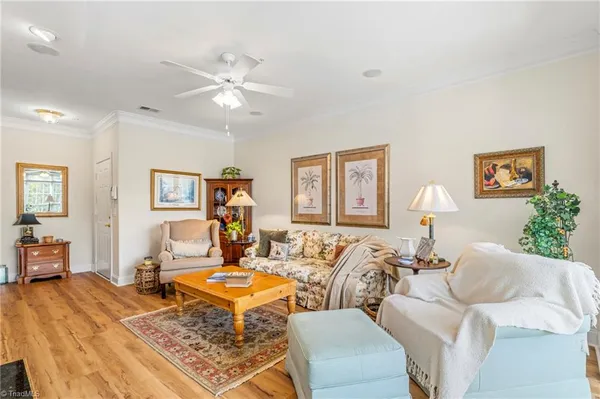 Property Slideshow image 3 of 31 | 524 college rd 207, Greensboro, NC, 27410