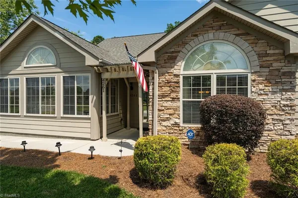 Property Slideshow image 3 of 43 | 4261 plantation ridge ln, Greensboro, NC, 27409