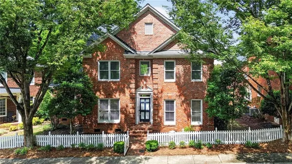 Property Slideshow image 3 of 50 | 14 checkerberry sq, Greensboro, NC, 27455