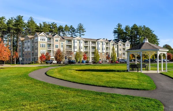 Property Slideshow image 3 of 17 | 320 martins lndg 405, North Reading, MA, 01864