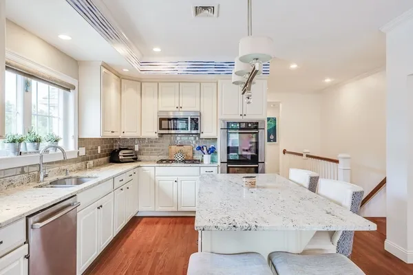 Property Slideshow image 3 of 40 | 4 inverness ln # 4, Plymouth, MA, 02360