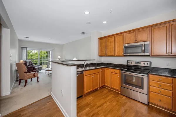 Property Slideshow image 3 of 28 | 62 abigail way unit 2007, Reading, MA, 01867