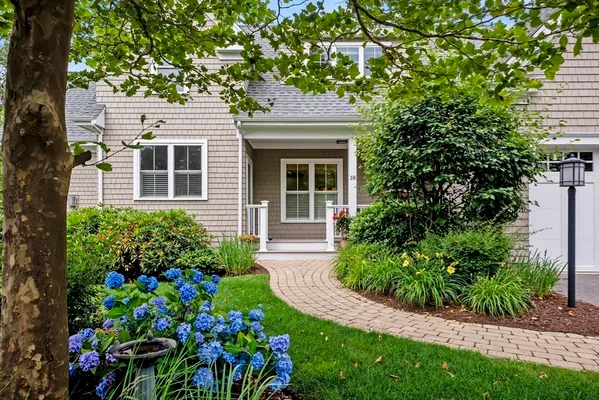 Property Slideshow image 3 of 39 | 18 inverness ln # 18, Plymouth, MA, 02360