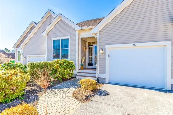Property Slideshow image 2 of 36 | 20 twin oaks dr # 20, Mashpee, MA, 02649