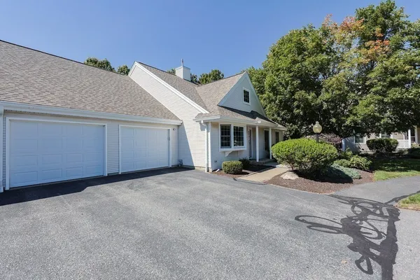 Property Slideshow image 2 of 31 | 9 shaker way # 9, Westborough, MA, 01581
