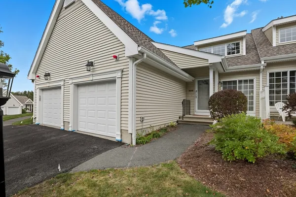 Property Slideshow image 2 of 34 | 503 diane cir # 503, Groveland, MA, 01834