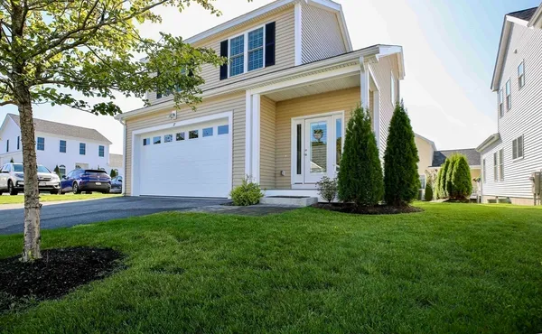 Property Slideshow image 3 of 39 | 27 tea party cir # 27, Holden, MA, 01520