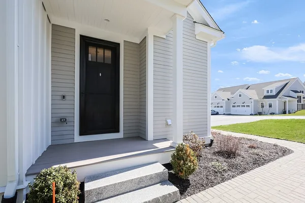 Property Slideshow image 2 of 27 | 13 birkdale ln # 13, Hopkinton, MA, 01748