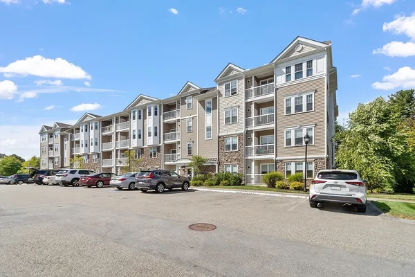 Property Slideshow image 2 of 33 | 2 francis dr 412, Andover, MA, 01810