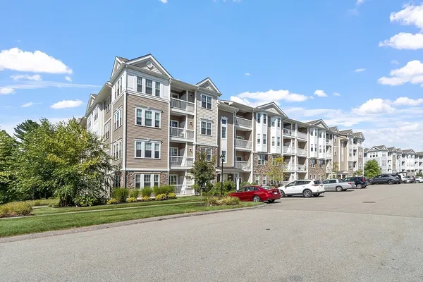 Property Slideshow image 3 of 33 | 2 francis dr 412, Andover, MA, 01810