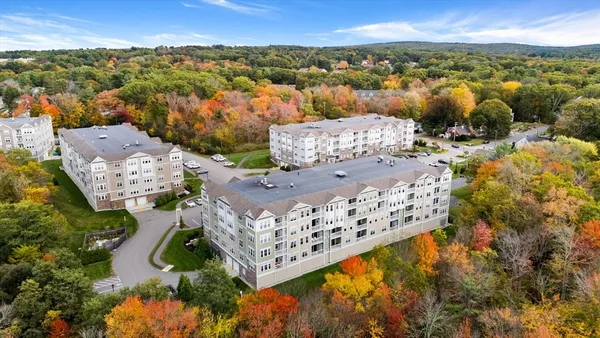 Property Slideshow image 2 of 36 | 2213 pennington dr # 2213, Walpole, MA, 02081