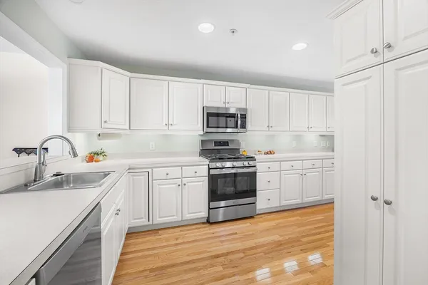Property Slideshow image 3 of 32 | 877 auburnville way d4, Whitman, MA, 02382