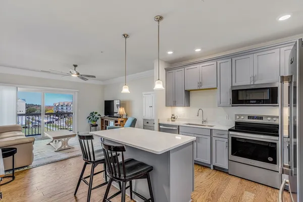 Property Slideshow image 3 of 34 | 11302 peters farm way # 11302, Westborough, MA, 01581