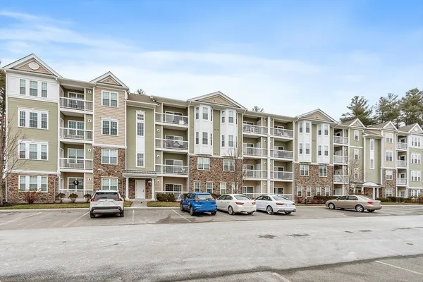 Property Slideshow image 2 of 33 | 200 martins lndg apt 102, North Reading, MA, 01864