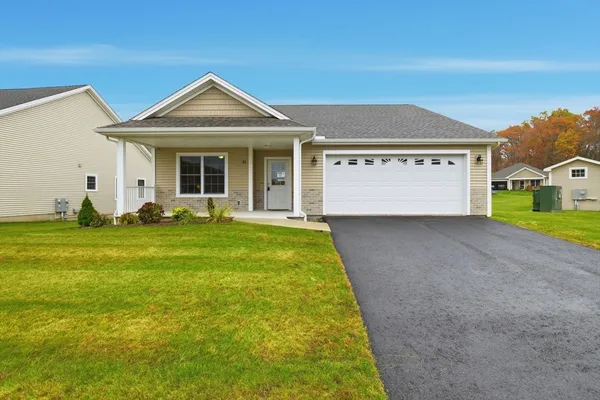 Property Slideshow image 2 of 42 | 32 lodge ln # 32, Wilbraham, MA, 01095