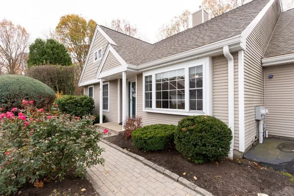 Property Slideshow image 2 of 32 | 3 dover way # 3, Westborough, MA, 01581