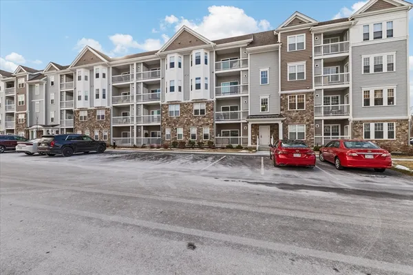 Property Slideshow image 3 of 34 | 4203 peters farm way 203, Westborough, MA, 01581