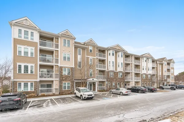 Property Slideshow image 3 of 42 | 36 abigail way 3003, Reading, MA, 01867