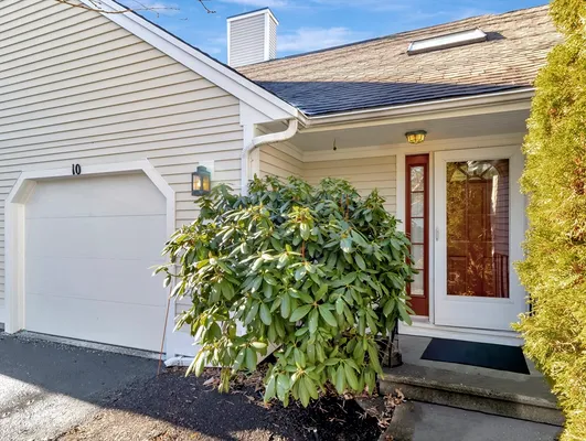 Property Slideshow image 2 of 25 | 10 kettle ln # 10, Mashpee, MA, 02649