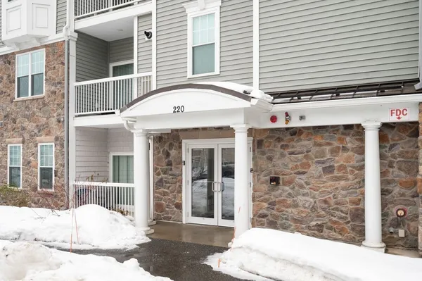 Property Slideshow image 2 of 36 | 220 martins lndg 410, North Reading, MA, 01864