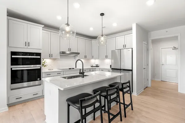 Property Slideshow image 3 of 27 | 5 peters farm way 305, Westborough, MA, 01581