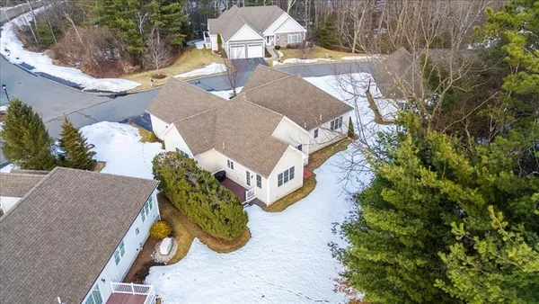 Property Slideshow image 3 of 42 | 18 stone castle 76, Methuen, MA, 01844