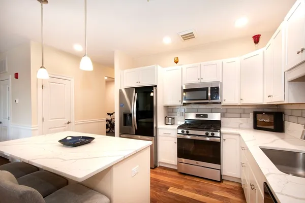 Property Slideshow image 3 of 40 | 45 plaza way 406, Plymouth, MA, 02360