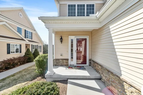 Property Slideshow image 2 of 40 | 25 avebury ln 22, Marlborough, MA, 01752
