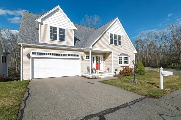 Property Slideshow image 3 of 40 | 1 von rhor dr 1, Rockland, MA, 02370