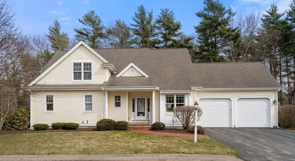 Property Slideshow image 2 of 34 | 47 holly cir 47, Kingston, MA, 02364