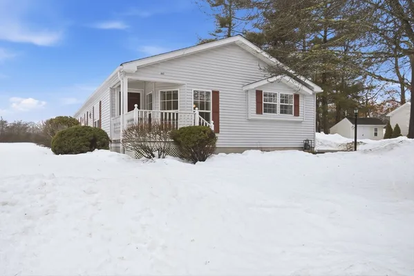 Property Slideshow image 2 of 35 | 402 blueberry cir, Middleboro, MA, 02346