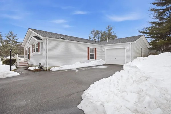 Property Slideshow image 3 of 35 | 402 blueberry cir, Middleboro, MA, 02346